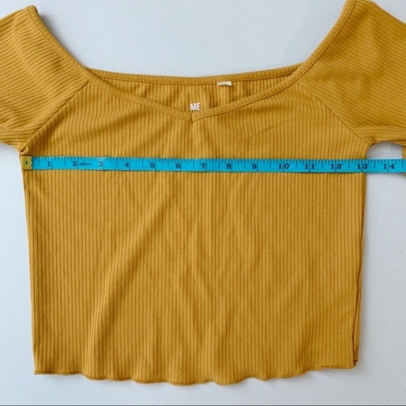 ME TO WE Off Shoulder Crop Top - Picture 7 of 8